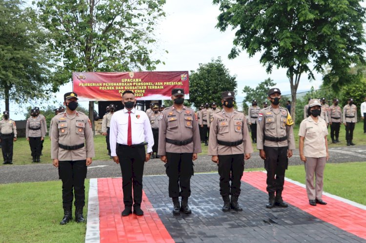 Kapolres Ende Berikan Reward Kepada Personil/Asn Polres Ende Yang Berprestasi Serta Penilaian Polsek dan Subsatker Terbaik Tingkat Polres Ende