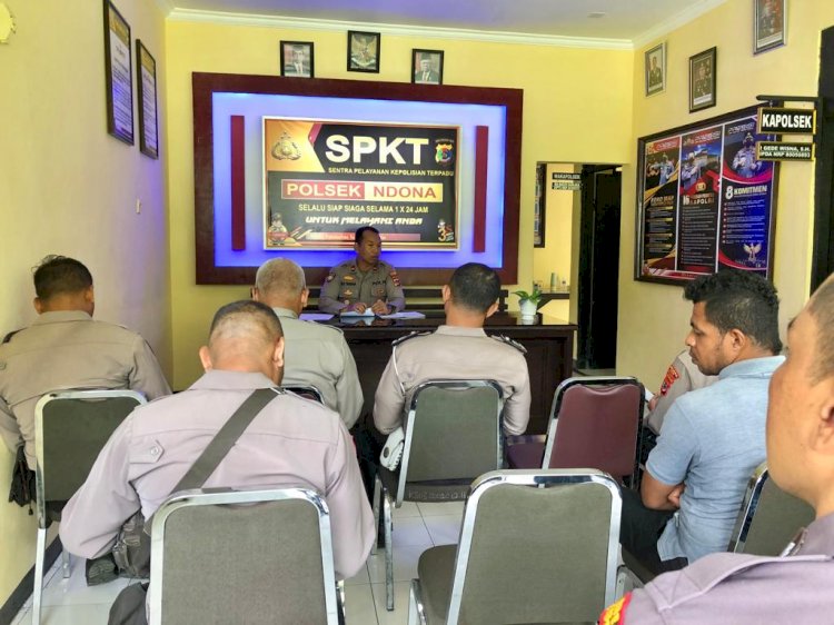 Kapolsek Ndona Pimpin Rapat Anev Polisi Desa