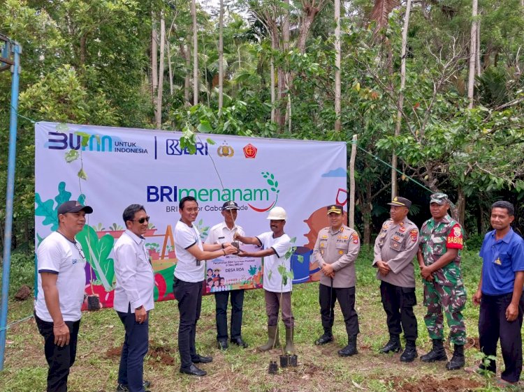 Kapolres Ende Hadiri Kegiatan BRI Menanam Program CSR di Desa Roa