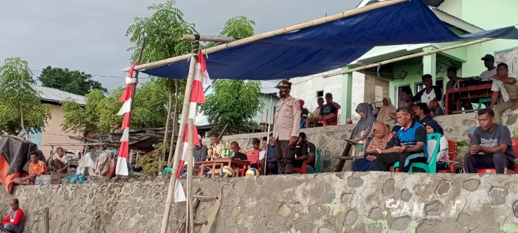 Kapolsek Pulau Ende Hadiri Acara Penutupan Pertandingan Sepak Bola Pantai Antar RT