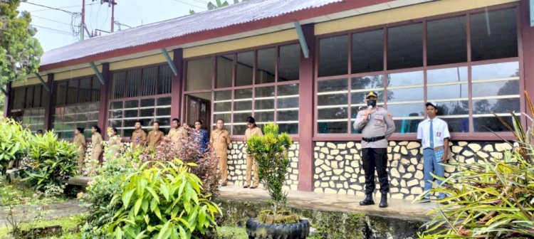 Menjadi Pembina Upacara di Sekolah, Kapolsek Ndona Sampaikan Pesan Kamtibmas