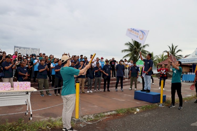 Kapolres Ende Hadiri Kegiatan Jalan Sehat Bersama Peringati Hari Oeng (Hori) ke 76 Tahun 2022 Tingkat Kabupaten Ende