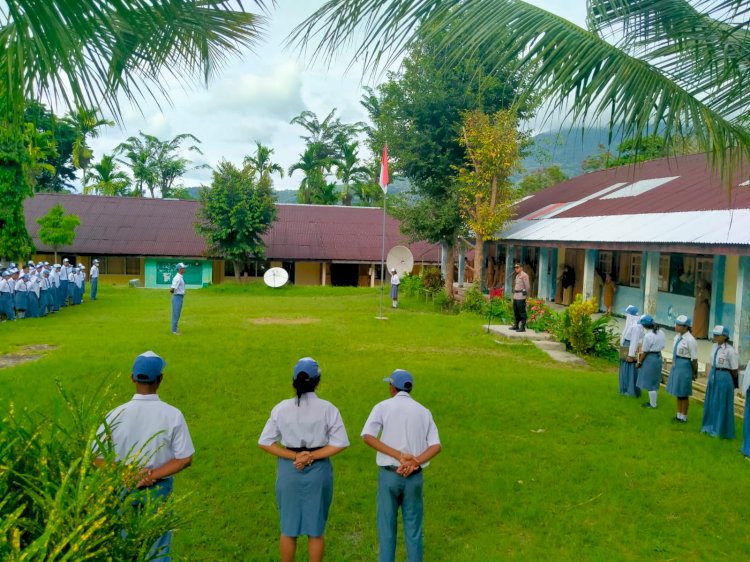 Pesan Kapolsek Wolowaru Saat Menjadi Pembina Upacara di SMA Negeri 1 Wolowaru