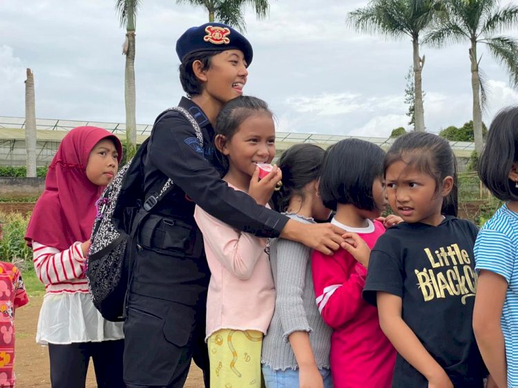 Upaya Polri Kembalikan Senyum Anak-anak dan Ibu-ibu Korban Gempa Cianjur