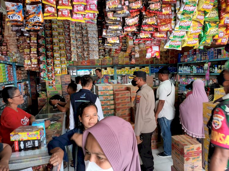 Antisipasi Kenaikan Harga Sembako, Waka Polres Ende Bersama Forkopimda Sidak Pasar Mbongawani dan Pasar Wolowona Ende