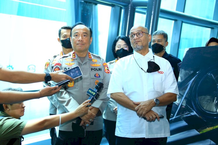 Polri Percantik Bandara Soetta dengan Lukisan Karya Para Difabel