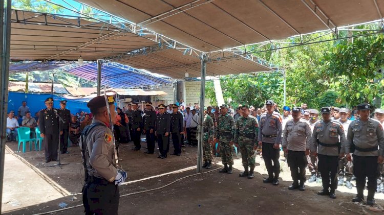 Beri Penghormatan Terakhir, Waka Polres Ende Pimpin Upacara Kedinasan Pemakaman Almarhum Aipda Fransiskus Rapa