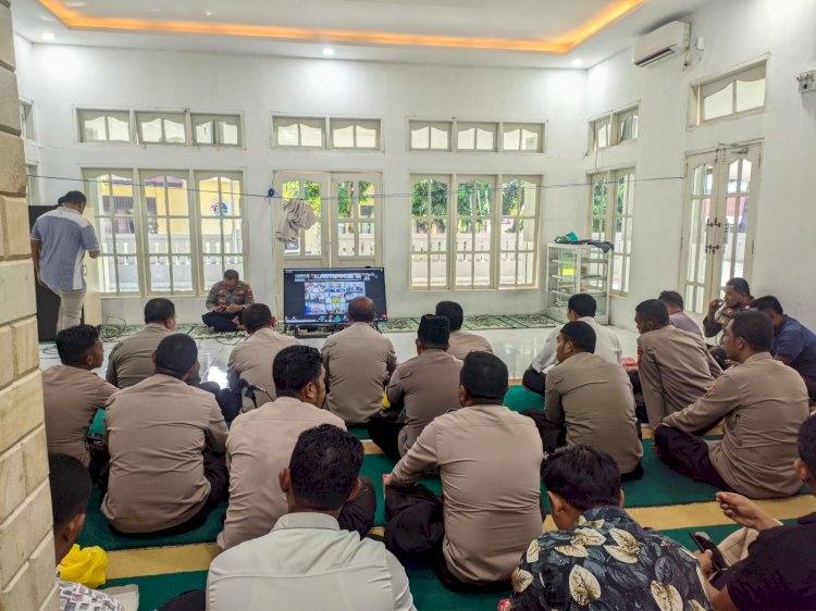 Tingkatkan Iman dan Takwa Kepada Allah SWT, Personil Polres Ende Beragama Islam Dengar Tauziah Melalui Zoom Meting