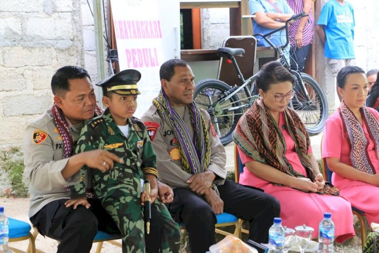 Kapolda NTT dan Ketua Bhayangkari Daerah Berkunjung Ke Kediaman Nono Sang Juara Dunia Matematika