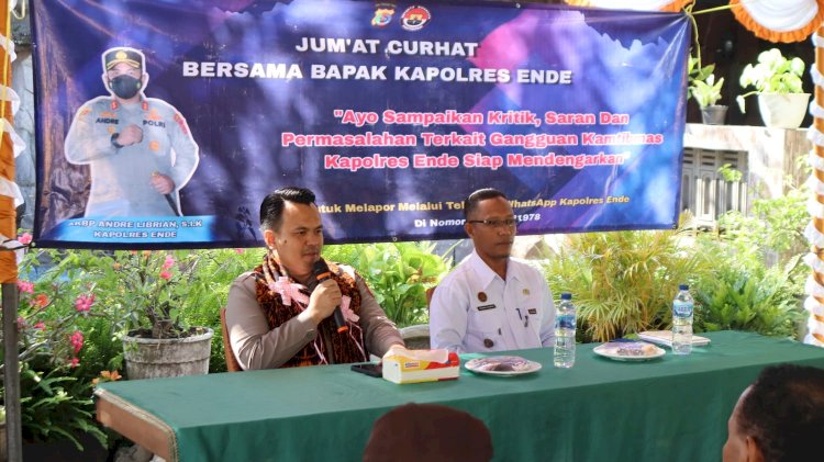 Gelar Jumat Curhat di Lingkungan Bhoanawa Kelurahan Rukun Lima, Kapolres Ende : Silakan Kasi Masukan Kritik dan Saran Supaya Pelayanan Kami Lebih Baik Lagi