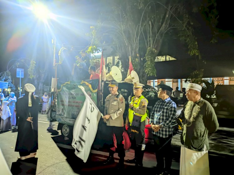 Personil Polres Ende Amankan Kegiatan Tharqib Ramadhan/Pawai Obor Gema Ramadhan 1444 H