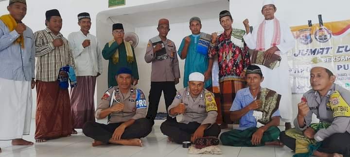 Kapolsek Pulau Ende Gelar Jumat Barokah di Masjid Al - Ikhlas Desa Aejeti