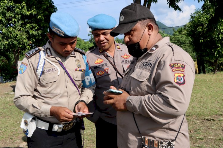 Gelar Gaktiplin, Sie Propam Polres Ende Cek Sikap Tampang dan Kelengkapan Data Diri Personil