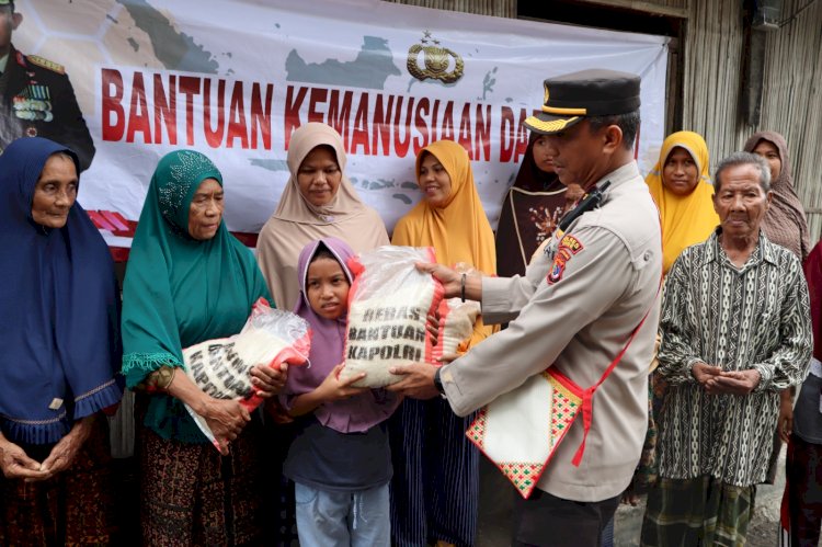 Polres Ende Kembali Menyalurkan Bantuan Kemanusiaan Dari Kapolri Berupa Beras Kepada Warga Yang Berhak Menerima