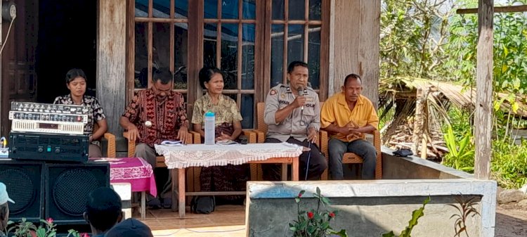 Kanit Binmas Polsek Wewaria Beri Imbauan Kamtibmas di Pemukiman Warga Desa Fataatu