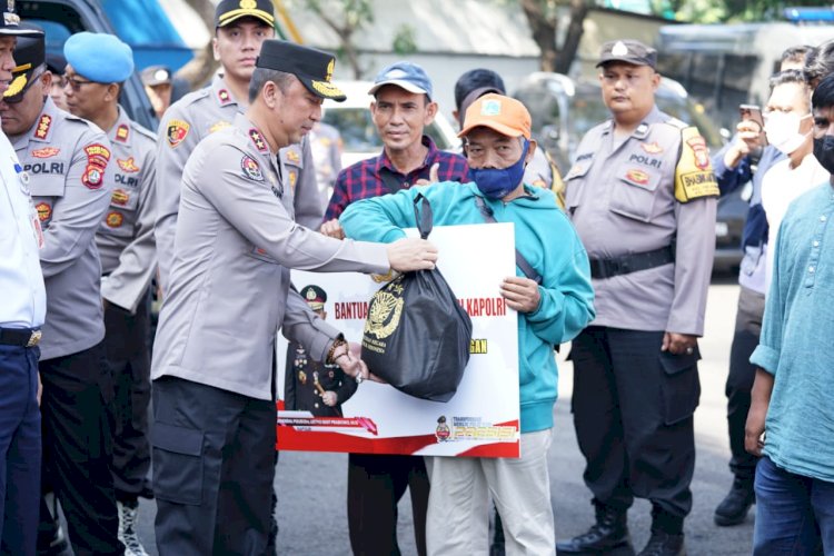 Wujud Kepedulian Kapolri ke Masyarakat, 2 Ribu Bansos Disebar ke Warga Jakarta Utara