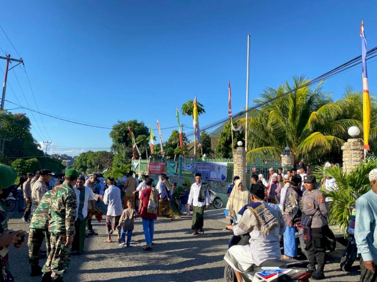 Personil Gabungan Polres Ende Amankan Jalanya Ibadah Sholat Idul Fitri 1444 H di Seluruh Kabupaten Ende