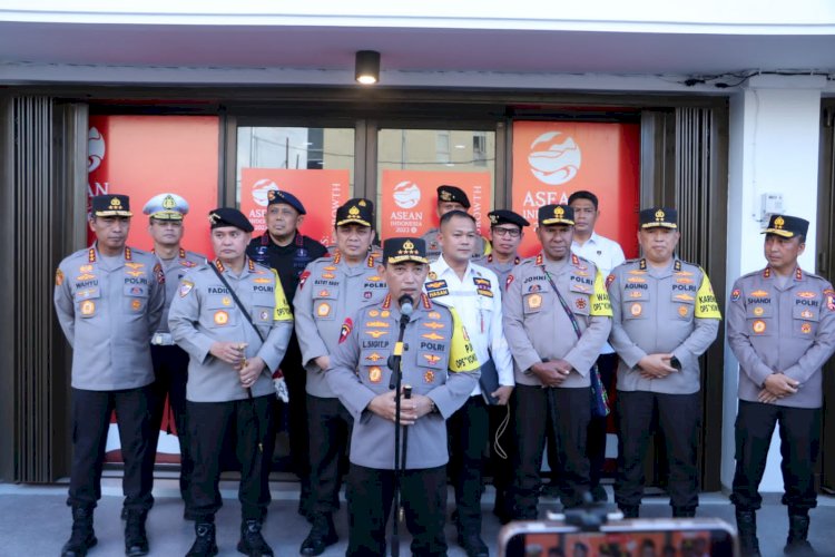 *Pastikan Pengamanan KTT Asean ke-42 Berjalan Baik, Kapolri Cek Langsung 91 Command Center Polri*