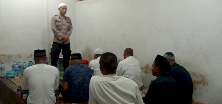 Pimpin Ibadah Di Rutan Polres Ende, Ipda Heru Sutaban Ajak Para Tahanan Untuk Senantiasa Berbuat Kebaikan Dan Menjauhi Segala Kemaksiatan / Kejahatan