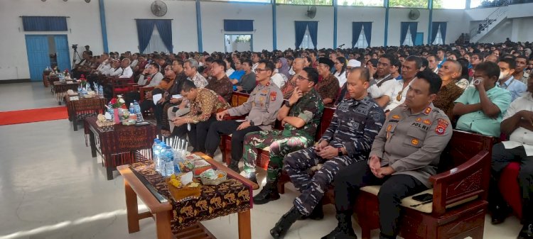 Waka Polda NTT Sambut Kedatangan Menkopolhukkam Di Ende