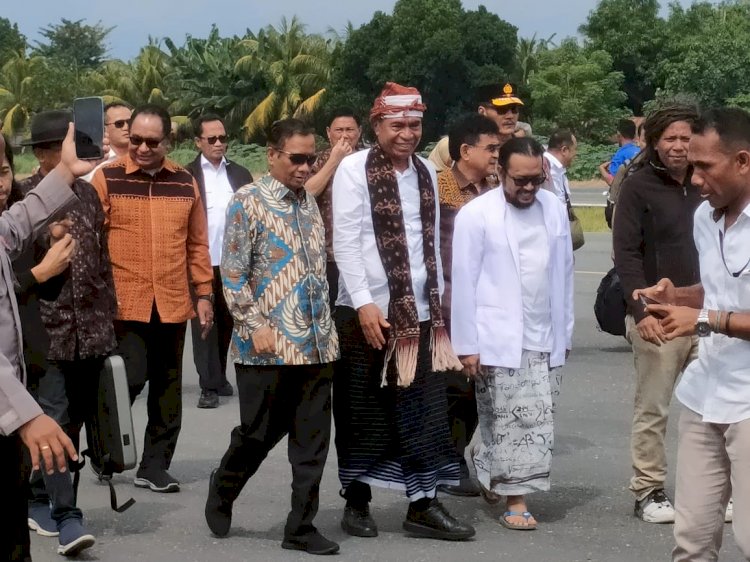 Waka Polda NTT Sambut Kedatangan Menkopolhukkam Di Ende