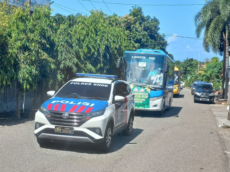 Polres Ende Kawal Dan Amankan Keberangkatan Calon Jamaah Haji Kabupaten Ende