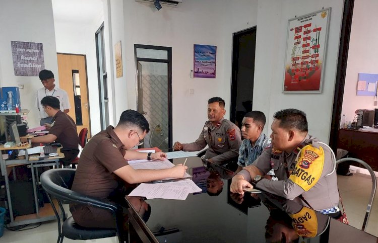 Dinyatakan Lengkap, Satlantas Polres Ende Limpahkan Tersangka Kasus Lakalantas yang Menyebabkan Orang Lain Meninggal Dunia