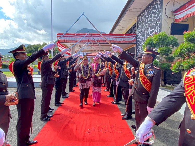 Upacara Farewell Pelepasan Kapolres Lama AKBP Andre Librian, S.I.K. Penuh Haru