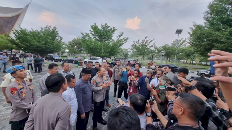 Kapolda Sumbar pastikan Anggotanya tidak ada yang Pijak Tempat Ibadah di Masjid Raya Sumbar