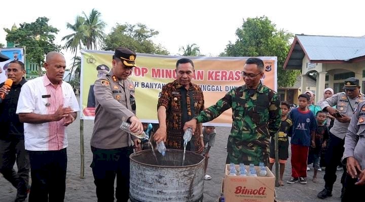 Kapolres Ende Bersama Forkopimda Hadiri Kegiatan Deklarasi Anti Minuman Keras dan Narkoba di Pulau Ende