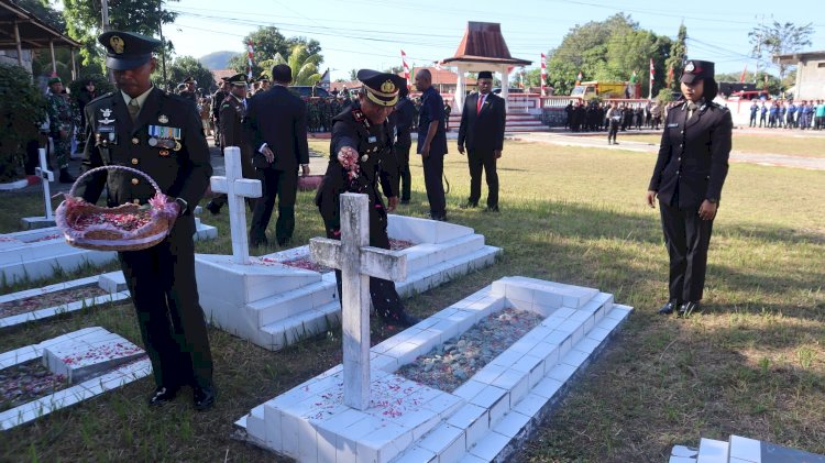 Kenang Perjuangan Para Pahlawan, Polres Ende Bersama Instansi Terkait Ikut Upacara Ziarah di TMP Maribhara Ende