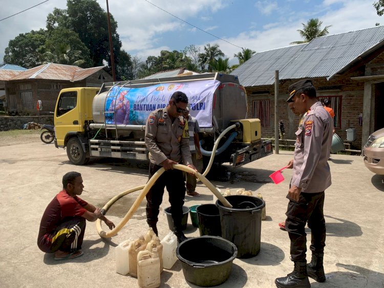 Polri Peduli, Kapolsek Nangapanda Bantu Salurkan Air Bersih Kepada Warga Tiwerea