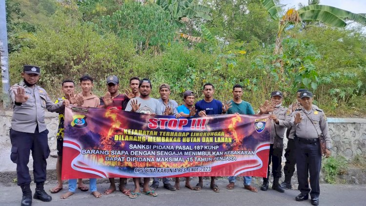 Cegah Karhutla, Satgas Binluh Ops Binakaruna Beri Imbauan Terhadap Warga yang Bermukim di Seputaran Gunung Iya Ende