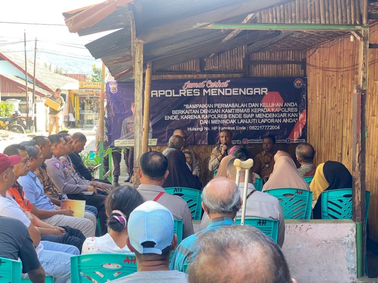 Jumat Curhat di Lingkungan Aemuri, Waka Polres Ende Minta Warga Lapor Polisi Jika Ada Gangguan Kamtibmas