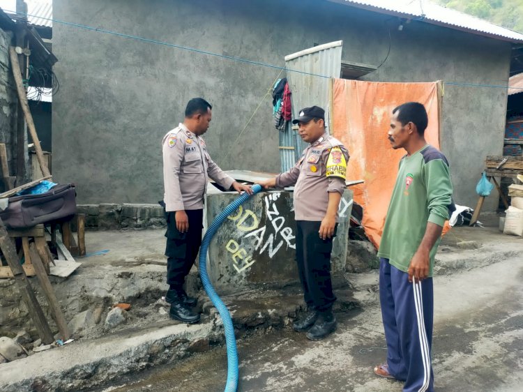 Waspada Cuaca Panas Dan Kemarau Panjang, Polres Ende Salurkan Bantuan Air Bersih Kepada Warga Yang Membutuhkan