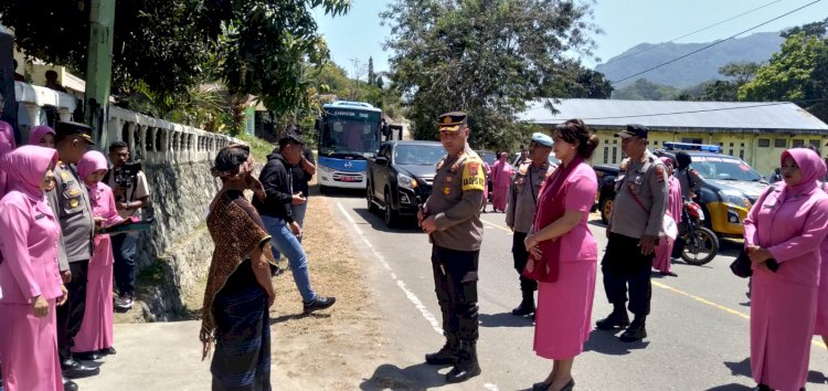 Kunjungan Kerja ke Polsek Lio Timur dan Wolowaru, Kapolres Ende Minta Anggota untuk Selalu Bersyukur Dimanapun Bertugas