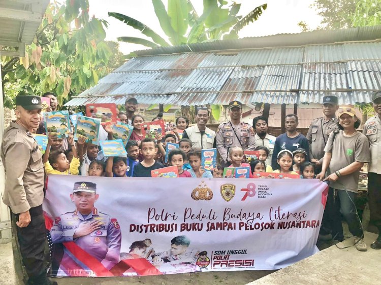 Peduli Literasi, Polsek Ndona Polres Ende Distribusikan Buku Dan Alat Tulis Di Taman Baca Lopo Cerdas