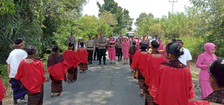 Kunjungan Kerja di Polsek Maukaro, Ini Pesan Kapolres Ende Kepada Anggota Polsek