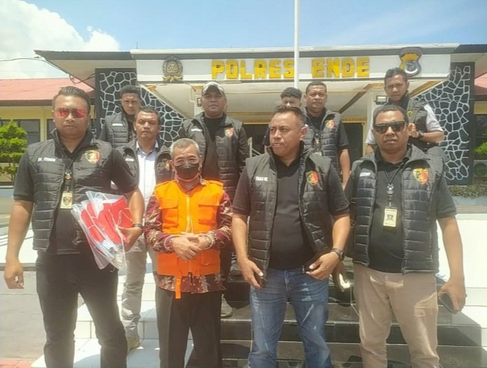 Berkas Lengkap, Satreskrim Polres Ende Serahkan Tersangka Kasus  Pengadaan Ambulance Double Gardan Dinas Kesehatan Kabupaten Ende