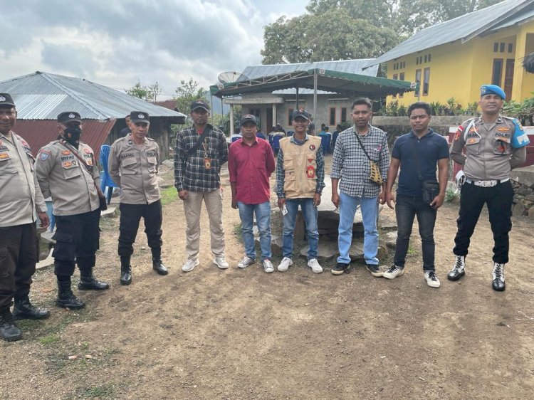 Personel Polsek Ndona Lakukan Pengamanan Kegiatan Kampanye Tatap Muka Caleg DPRD Prov. Yulius Cesar Nonga SE