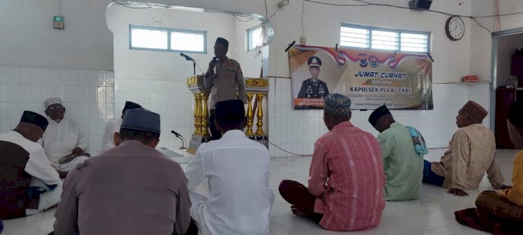 Serap Aspirasi Masyarakata, Kapolsek Pulau Ende Gelar Kegiatan Jumat Curhat