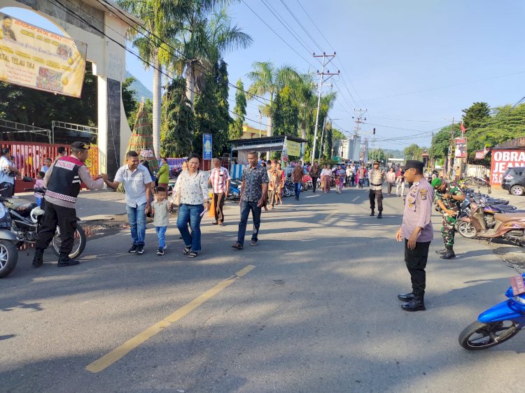 Personil Gabungan Polres Ende dan Polsek Jajaran Amankan Ibadah Natal di Kabupaten Ende