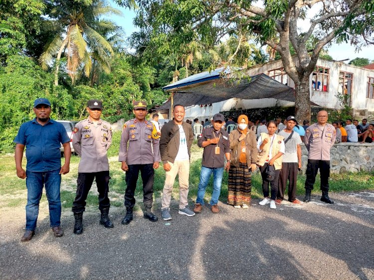 Kapolsek Nangapanda Bersama Anggota Amankan Jalanya Kampanye Tatap Muka Caleg Dari Partai Golkar