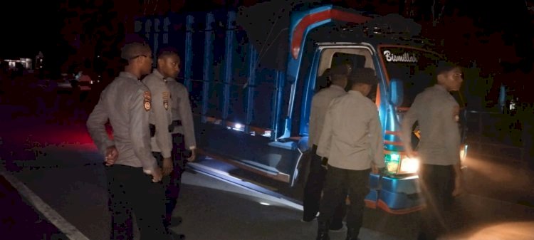 Gunung Lewotobi Naik Status Awas: Personel Gabungan Polda NTT Lakukan Patroli dan Avakuasi Dini.