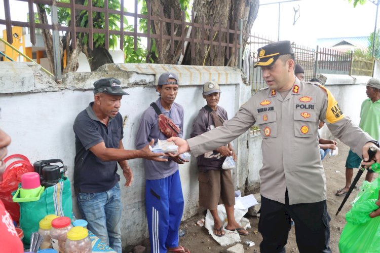 Jumat Curhat Kapolres Ende Mendengar dengan Mendatangi Langsung Masyarakat di Tempat Keramaian