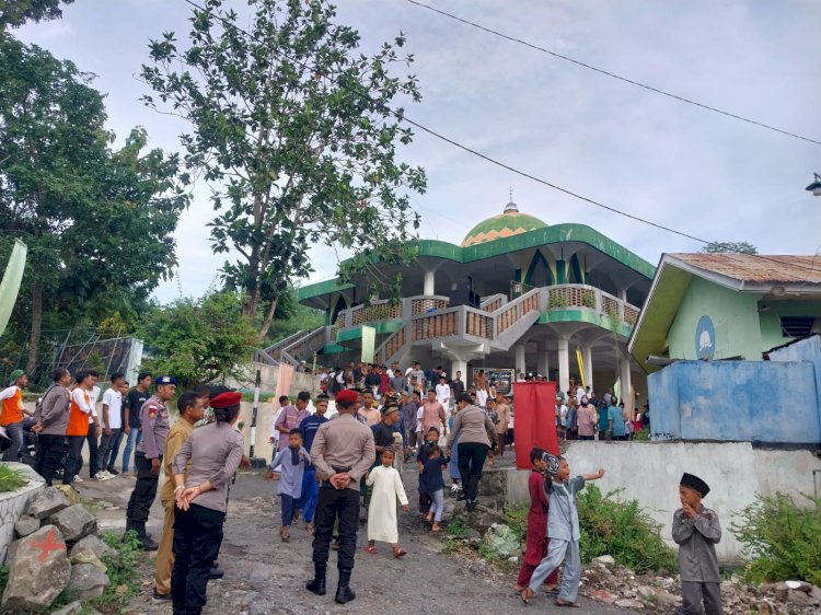 Berikan Rasa Aman, Personil Gabungan Polres Ende Amankan Jalanya Sholat Idul Fitri 1445 H di Ende