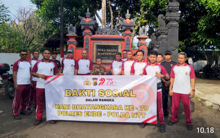 Sambut Hari Bhayangkara ke-79, Polres Ende Polda NTT Gelar Bakti Sosial Bersihkan Tempat Ibadah