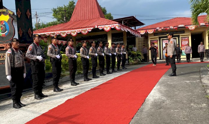 Tiba Di Polres Ende, Wakapolda NTT Disambut Tarian Adat “Wanda”