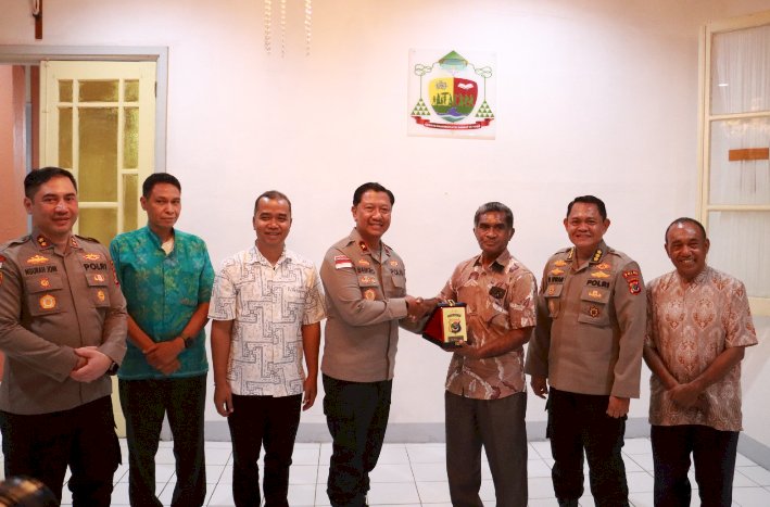 Wakapolda NTT Laksanakan Silaturahmi ke Keuskupan Agung Ende, Mohon Doa serta Dukungan Untuk Kebaikan, Keselamatan dan Keamanan