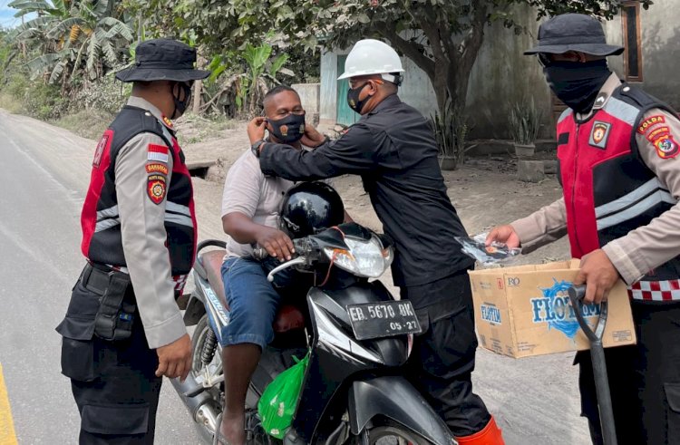 Polri Untuk Masyarakat: Hadir Humanis di Tengah Bencana Erupsi Lewotobi Laki-Laki